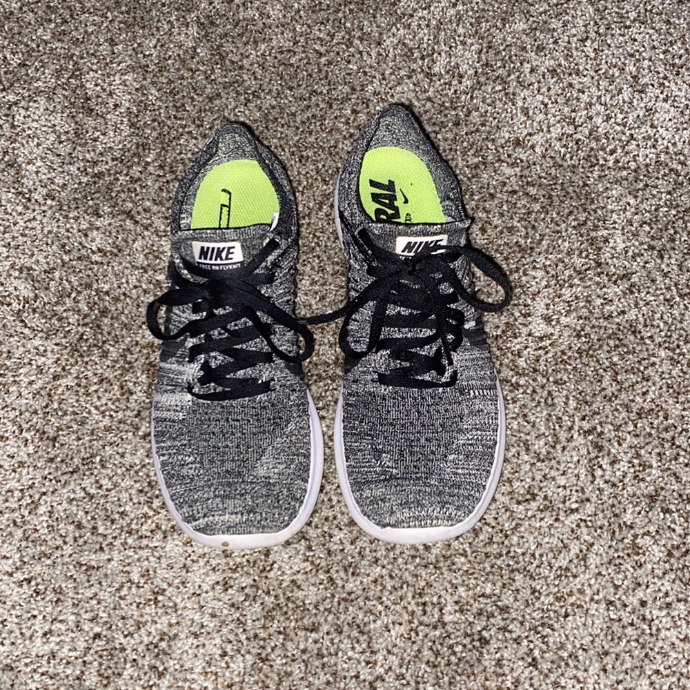 Woman’s Size 8 Nike Mesh Free Runs